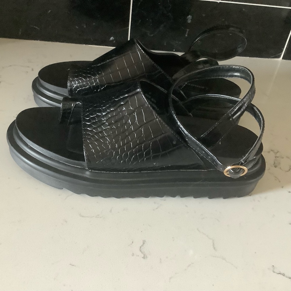 Elegant Black Croc-Patterned Women's Sandals
